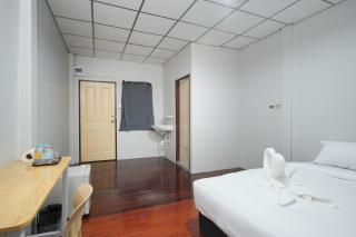 AT Pranakorn Khaosan - Samsen Soi 2 - 6