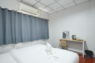 AT Pranakorn Khaosan - Samsen Soi 2 - 4