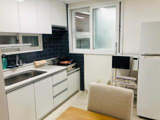 2 br Entire Home 서울역 10 mins by walk - 2