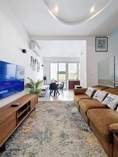 Modern Duplex Apartment with Private Pool & AC Central Malta - 3