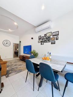 Modern Duplex Apartment with Private Pool & AC Central Malta - 1