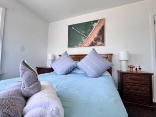 Modern 2BR Home - 1 King & 3 Singles - Near City Centre - 8