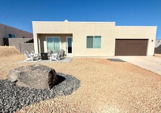 Lake Powell Home Retreat - Views - Close to National Parks - Beautiful Sunsets - Amazing Star Gazing - Game Room - Fun - 6