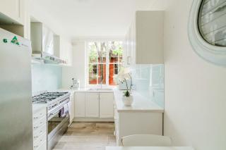 The Rockley Sunlit Urban Apartment - 9