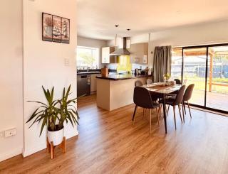 Modern 2BR Home - 1 King & 3 Singles - Near City Centre - 1