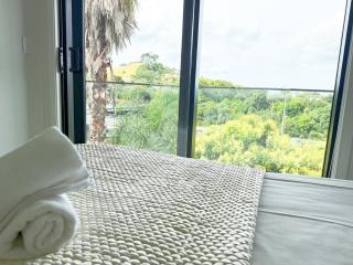 Newly Built 3-Bedroom 4-Bathroom Residence near Newmarket - 0