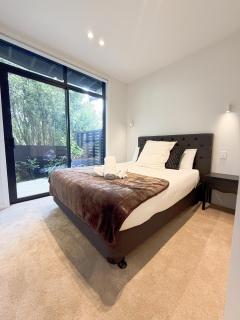 Newly Built 3-Bedroom 4-Bathroom Residence near Newmarket - 9