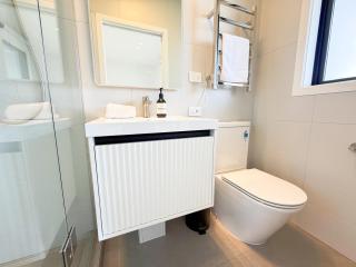 Newly Built 3-Bedroom 4-Bathroom Residence near Newmarket - 6