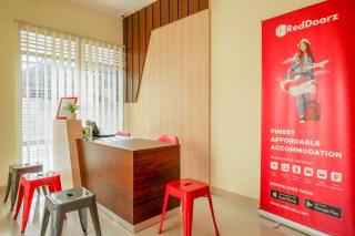 RedDoorz near Gejayan 3 - 4
