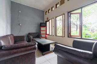 Kemang Place near Lippo Mall Kemang Mitra RedDoorz - Yakarta - 1