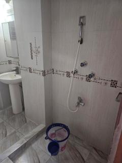 Luxury Four Bedroom for Family Sanctuary Spacious and Serene - 9