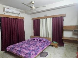 Luxury Four Bedroom for Family Sanctuary Spacious and Serene - 8