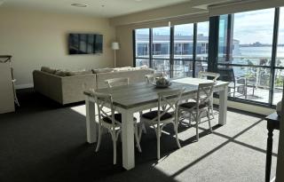 THE WATERFRONT APARTMENTS 2 Bedroom Bay View Deluxe Apartment located on the Geelong Waterfront - 4705 - 7