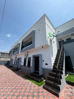 House 9 Signature - 0