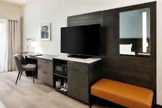 DoubleTree by Hilton Racine Harbourwalk - 1