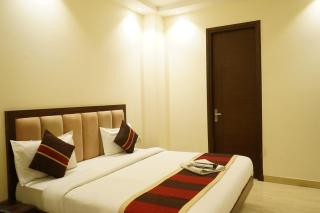 Hotel A High Laxmi nagar Metro - 8