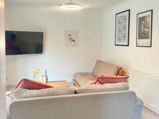 2 Bed House - Near Central Sheffield - Fast Wi-Fi - 6