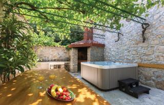 Simic Spa & BBQ Holiday Home Tucepi – Private Jacuzzi, Sauna & Garden - 9