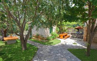 Simic Spa & BBQ Holiday Home Tucepi – Private Jacuzzi, Sauna & Garden - 7