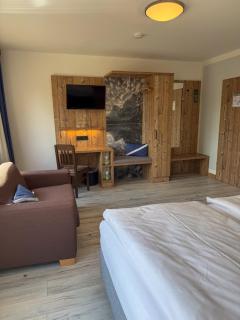 Hotel-Restaurant Dechbettener Hof - 1