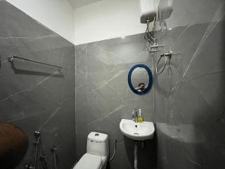 Hotel The Shakuntala In Near Ram mandir temple - 2
