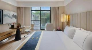 Echeng Hotel Qinzhou Bay Plaza East High-speed Railway Station - 1