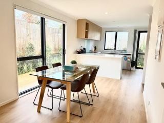 Modern 2 Bedroom Townhouse with Gated and Parking - 8