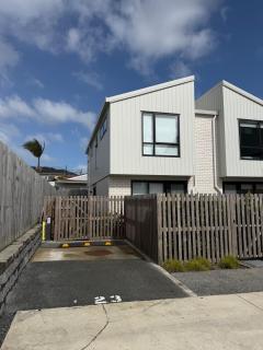 Modern 2 Bedroom Townhouse with Gated and Parking - 7