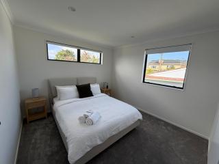Modern 2 Bedroom Townhouse with Gated and Parking - 3