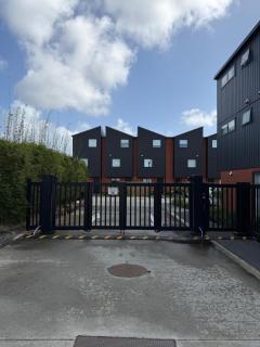 Modern 2 Bedroom Townhouse with Gated and Parking - 2