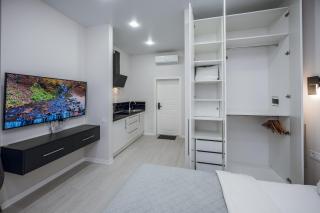 14-5 Diplomat Hall, Zhylianska 59, Kyiv centre, panoramic city view, 15 kW backup power, Petrovdom Apartment - 1