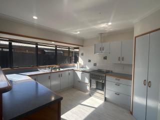 Cosy & Central 3 Bedroom Home - 9
