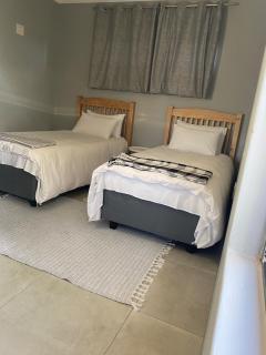 Pule's Home & Studio Apartments - 2