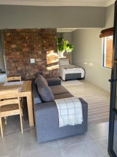 Pule's Home & Studio Apartments - 1