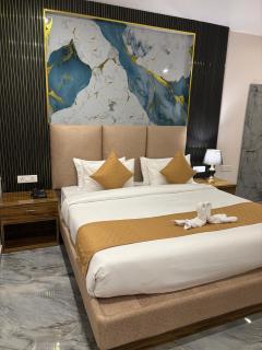 The Golden Palm Resort and Hotel - 0