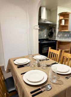 Large House - Close to Canterbury Centre Sleeps 7 - 3
