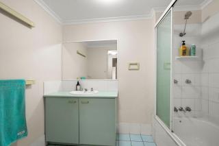 Whitecaps Resort Unit 4, 44 Edmund Street, KIngs B - 2