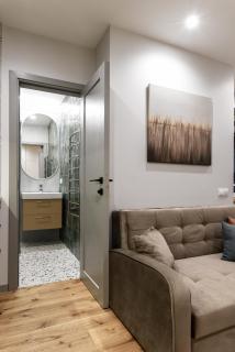 Cozy Quiet City Center Apartment - 5