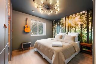 Luxury Seafront Villa with Panoramic Views - 9