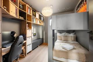 Luxury Seafront Villa with Panoramic Views - 8