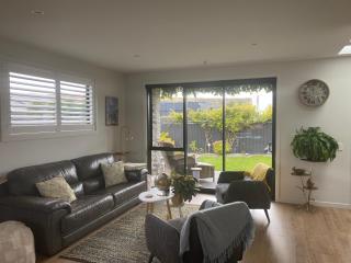 Clyde Garden Retreat-Sunny Patio & Outdoor Living - 6