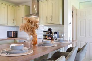 2 bed 2 bath luxe apartment in Hampton in Arden - 5