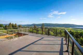 Luxury Condo with Stunning View and Pool - 2