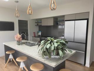 Clyde Garden Retreat-Sunny Patio & Outdoor Living - 9