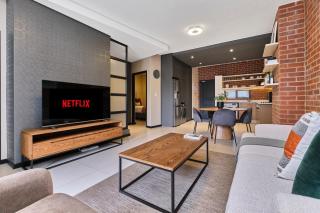 Premium Family Stay - Walkable and Business Ready - 6