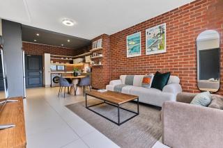 Premium Family Stay - Walkable and Business Ready - 3