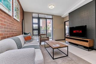 Premium Family Stay - Walkable and Business Ready - 4