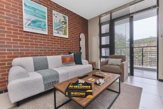 Premium Family Stay - Walkable and Business Ready - 2