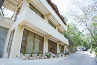 Mansaayan Villa by Aurella Hospitality-3BHK Luxury Valley View Villa in Kasauli with Private Pool, Treehouse & 70 inches Smart TV Bar Lounge - 6
