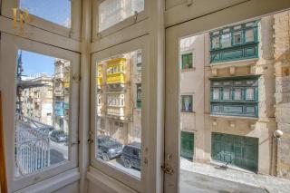 Charming Maltese Balcony Stay steps from Valletta - 6